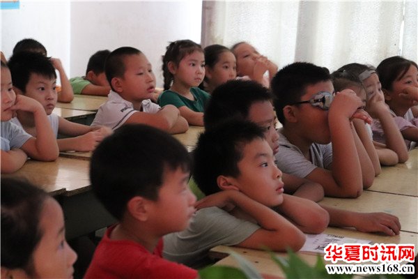 不忘初心，追逐梦想——西外大青年志愿者总队赴郑州暑期实践团组织观影活动