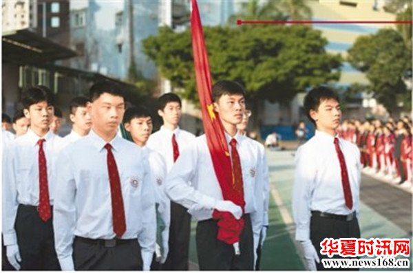 澳门濠江中学举行升国旗仪式