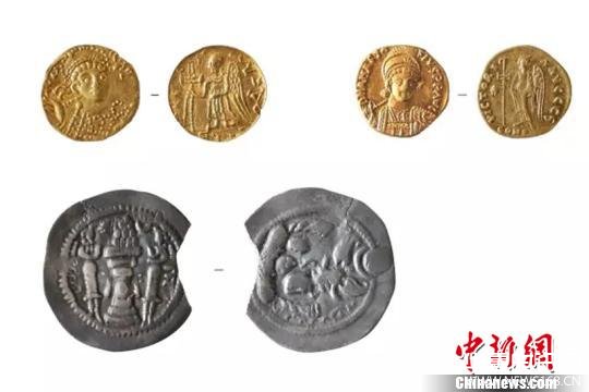 出土金币、银币。陕西省考古研究院