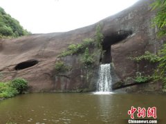 湖南永兴县发现明代凿山水利工程穿眼迴
